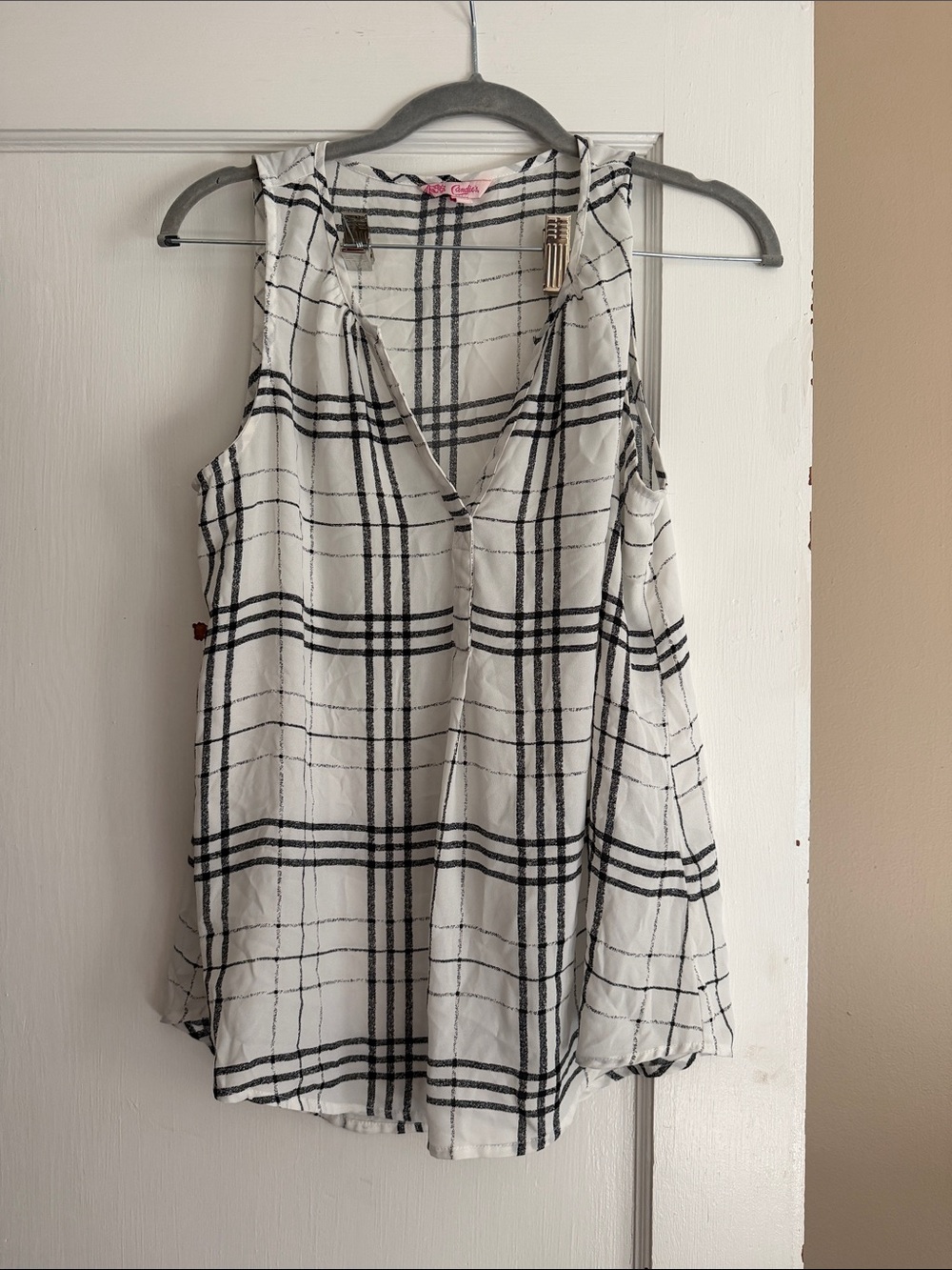 Candie's White and Black Plaid V-Neck Sleeveless Top